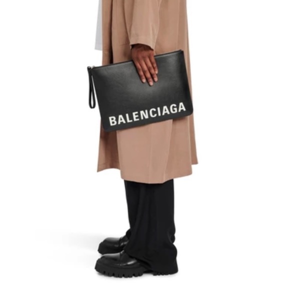 🔥BALENCIAGA Black Leather Pouch Bag🔥 NEW!! - Picture 2 of 7